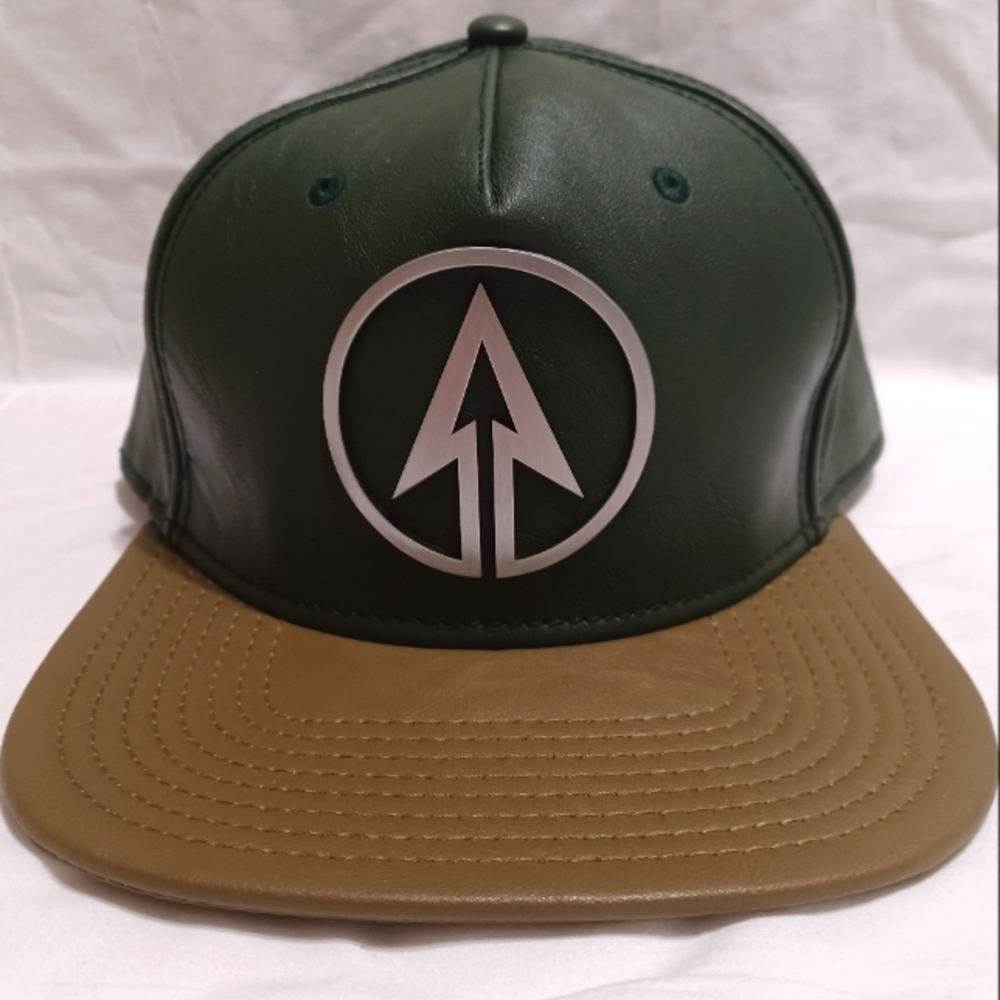 DC Comics flat bill cap Green Arrow superhero pleather with metal emblem